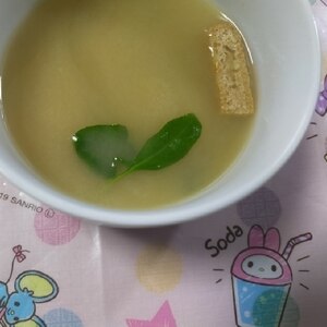 小松菜と油揚げのお味噌汁